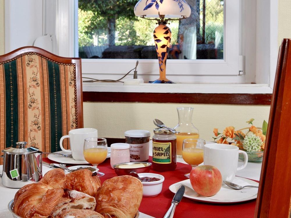 Logis Hotel & Restaurant Des Lacs Celles-sur-Plaine Zewnętrze zdjęcie