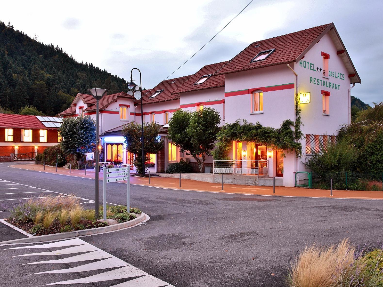 Logis Hotel & Restaurant Des Lacs Celles-sur-Plaine Zewnętrze zdjęcie