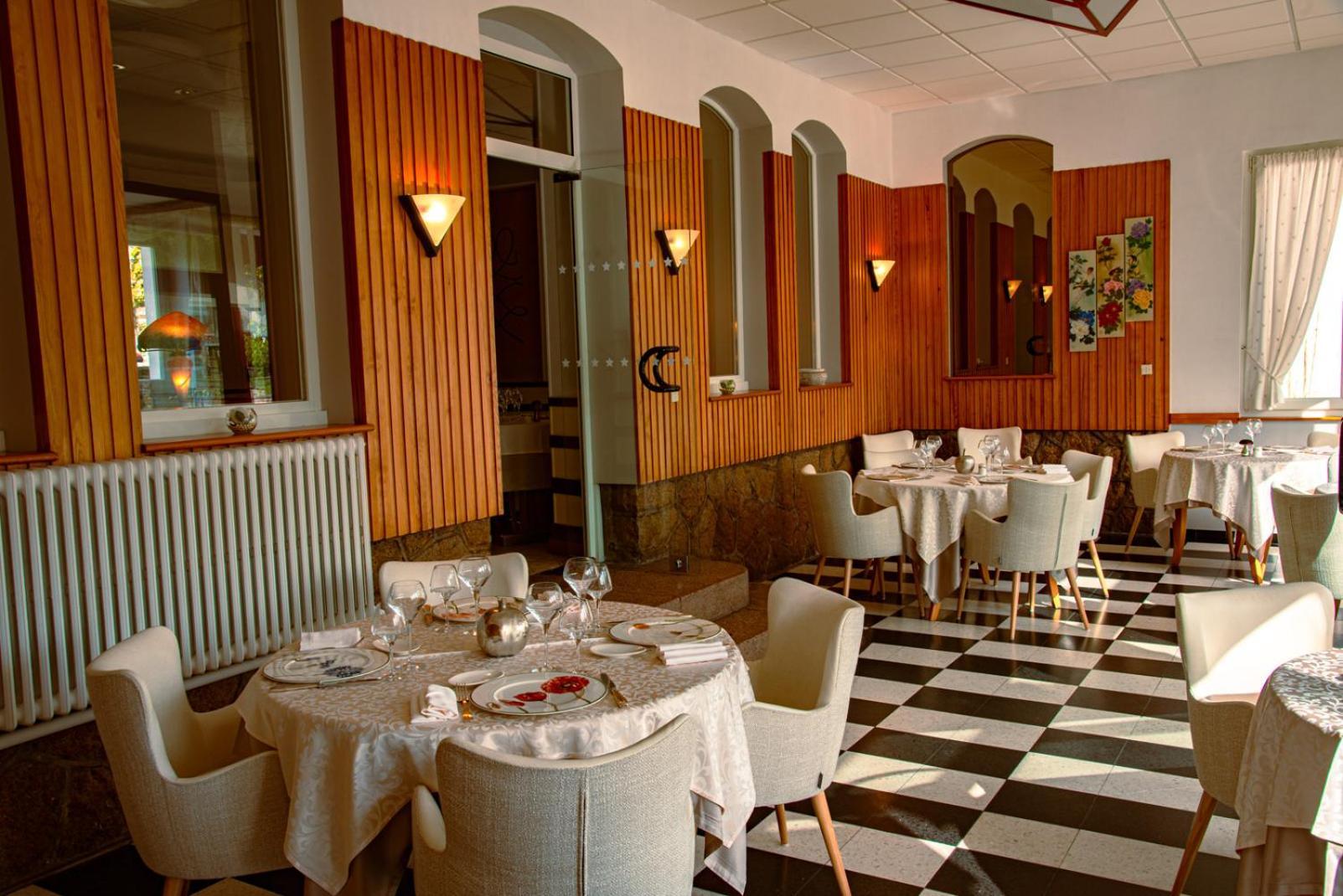 Logis Hotel & Restaurant Des Lacs Celles-sur-Plaine Zewnętrze zdjęcie