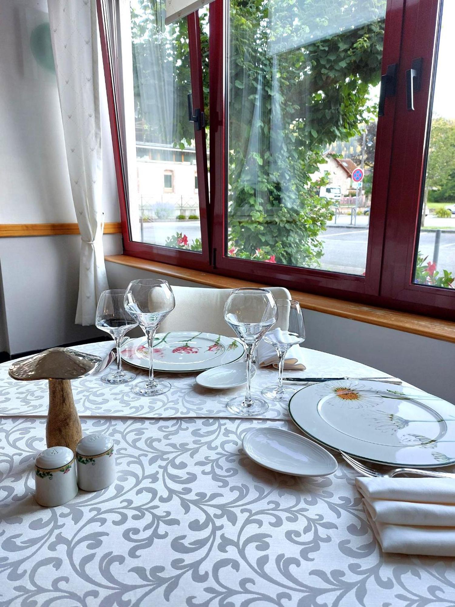 Logis Hotel & Restaurant Des Lacs Celles-sur-Plaine Zewnętrze zdjęcie