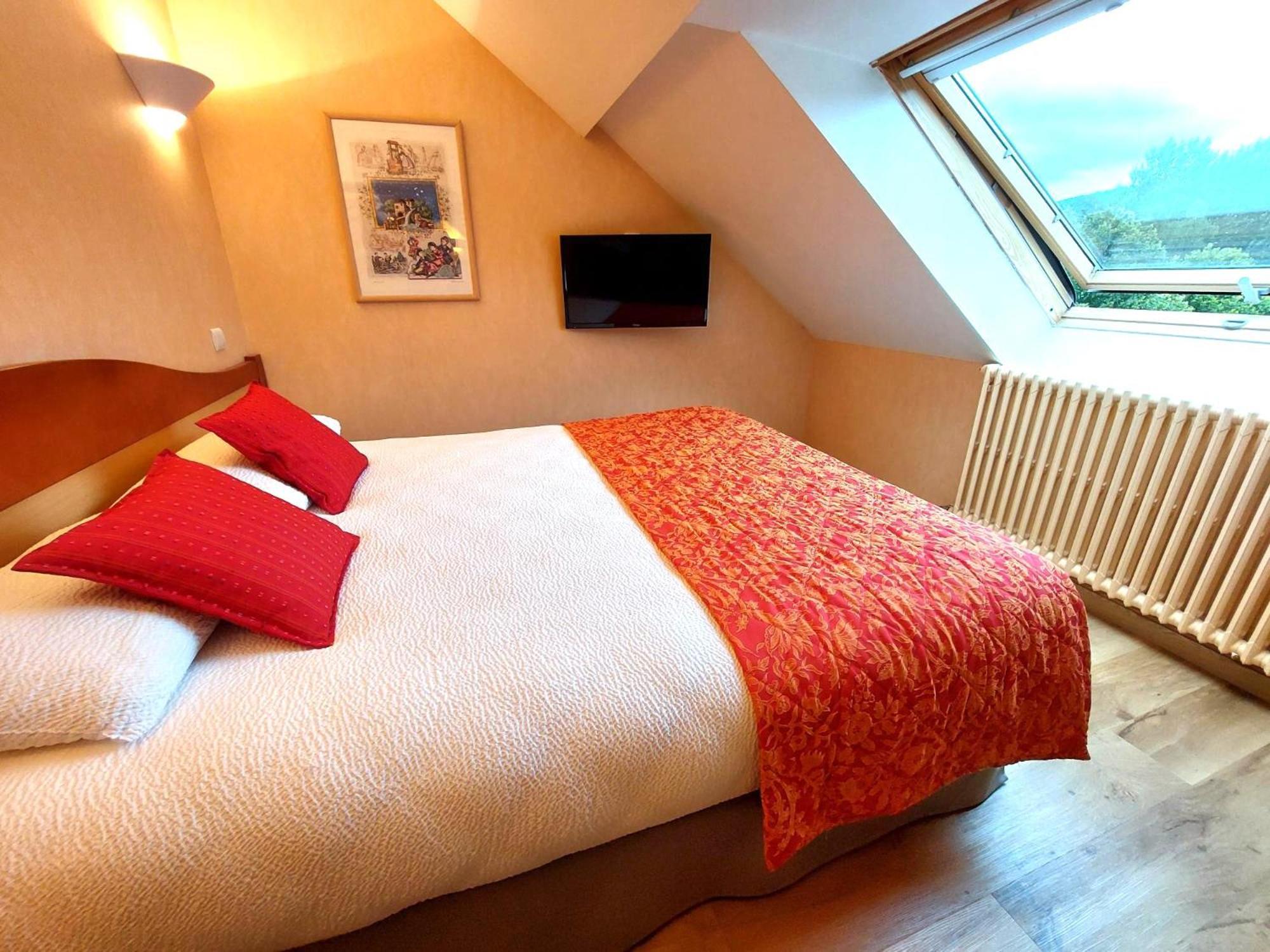Logis Hotel & Restaurant Des Lacs Celles-sur-Plaine Zewnętrze zdjęcie
