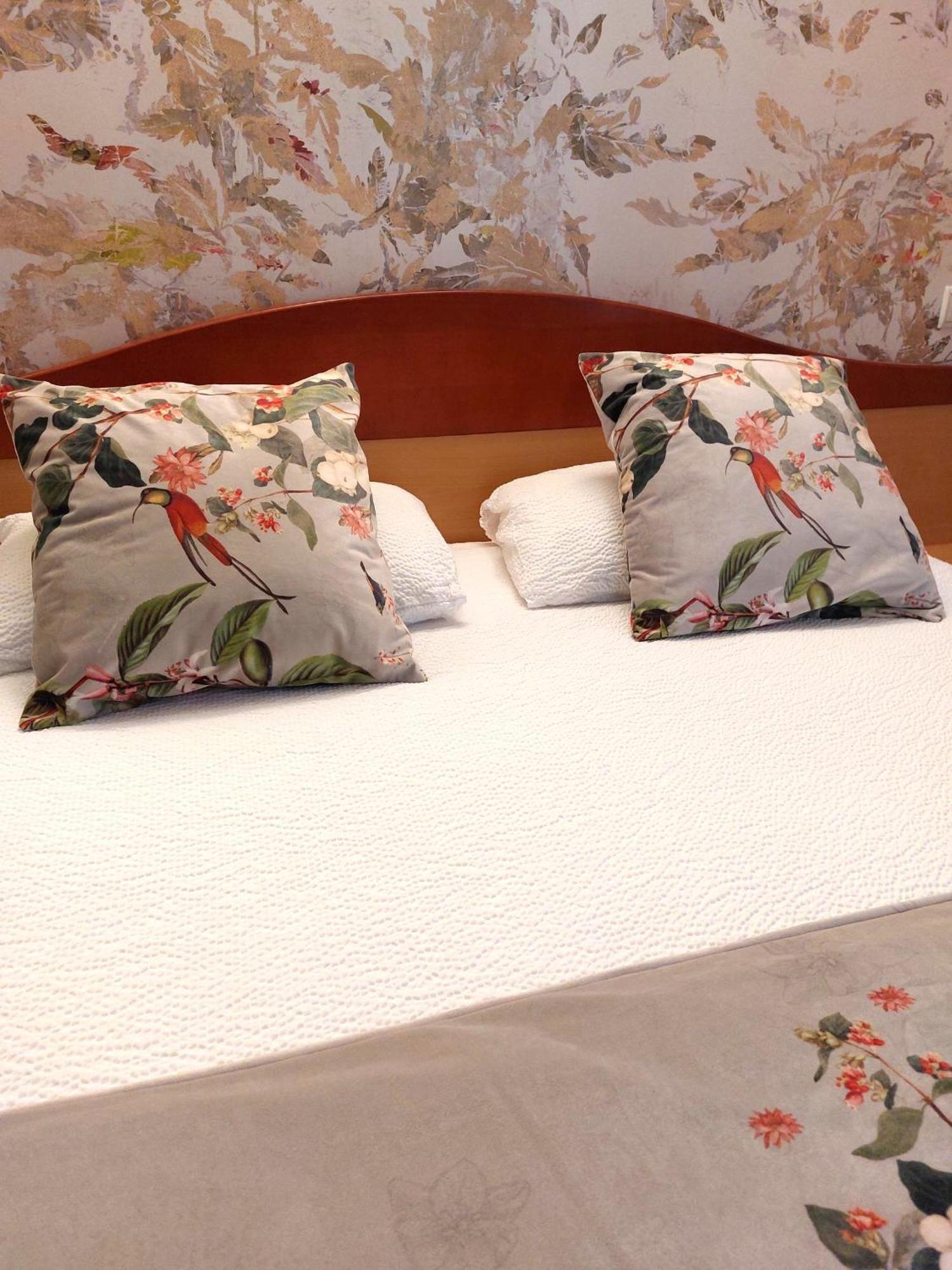 Logis Hotel & Restaurant Des Lacs Celles-sur-Plaine Zewnętrze zdjęcie
