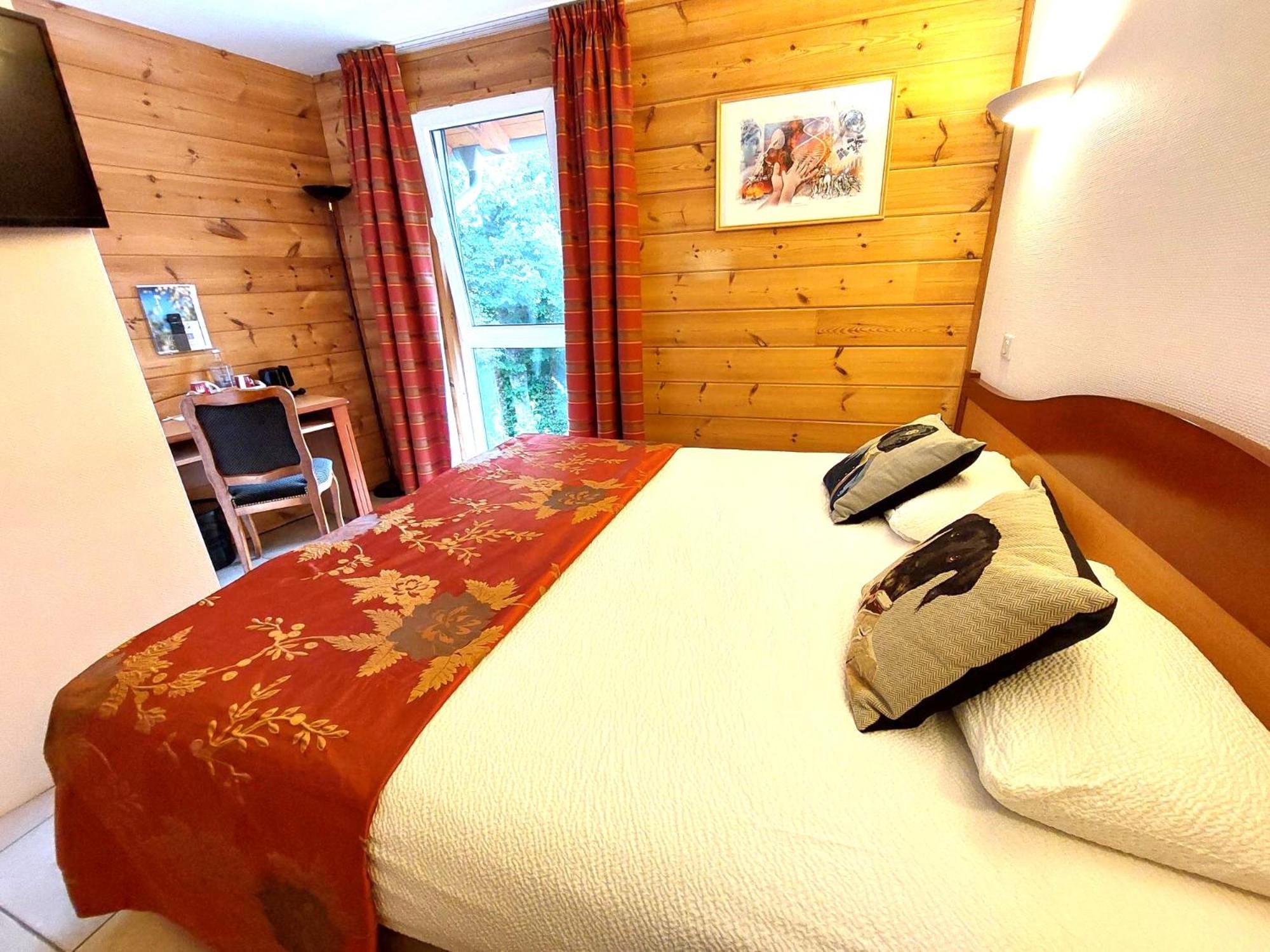 Logis Hotel & Restaurant Des Lacs Celles-sur-Plaine Zewnętrze zdjęcie