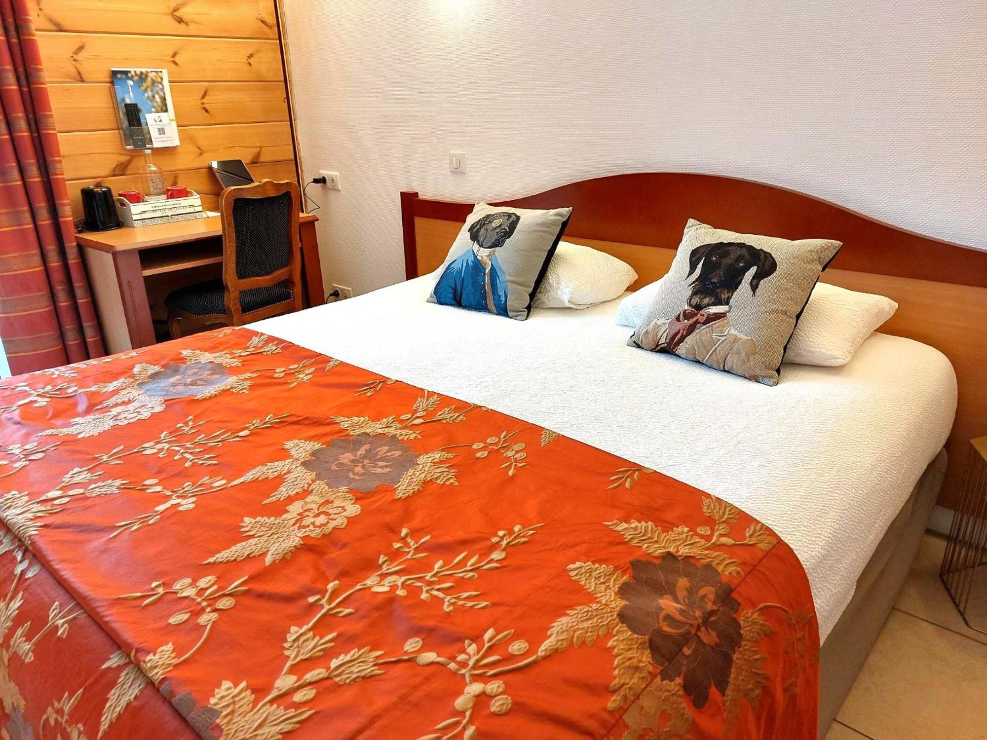 Logis Hotel & Restaurant Des Lacs Celles-sur-Plaine Zewnętrze zdjęcie