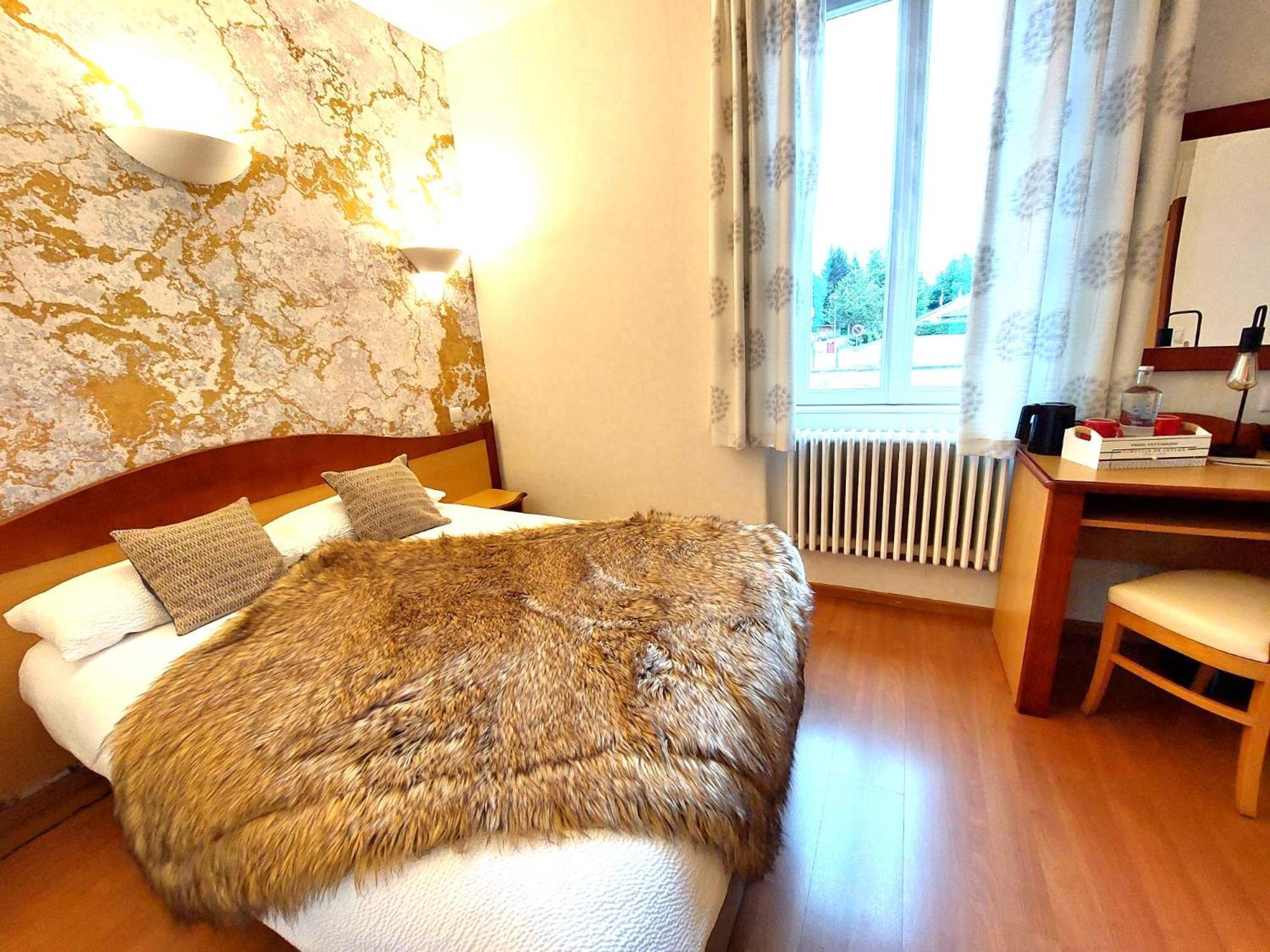 Logis Hotel & Restaurant Des Lacs Celles-sur-Plaine Zewnętrze zdjęcie