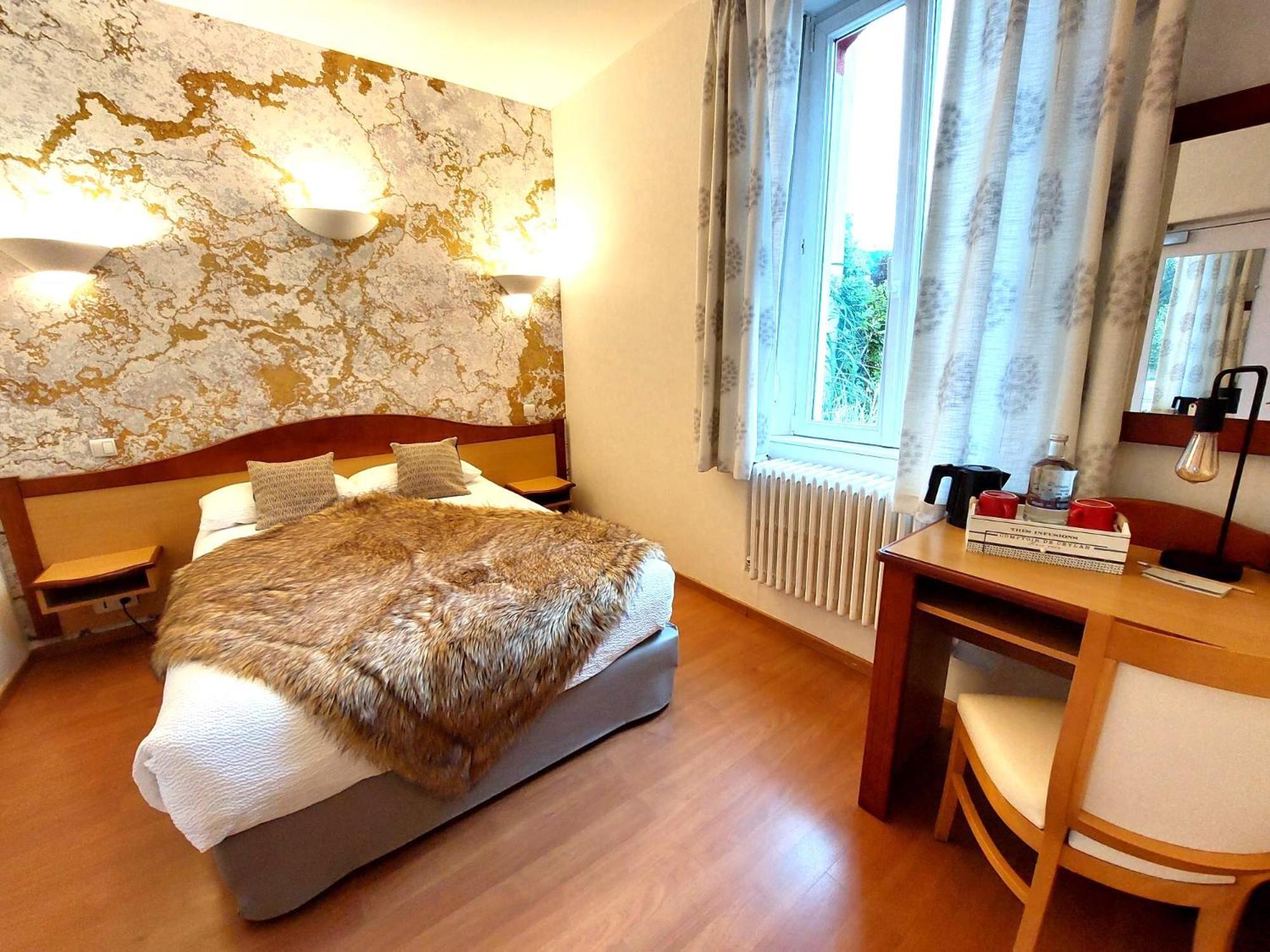Logis Hotel & Restaurant Des Lacs Celles-sur-Plaine Zewnętrze zdjęcie