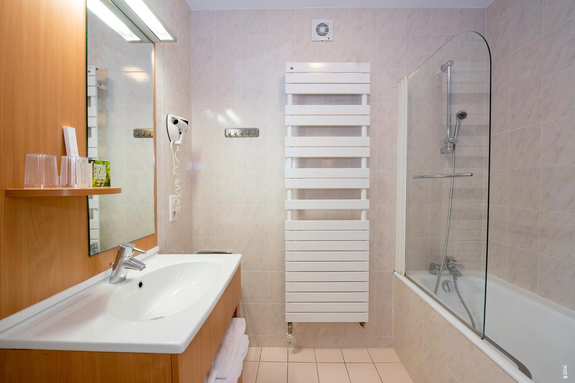 Logis Hotel & Restaurant Des Lacs Celles-sur-Plaine Zewnętrze zdjęcie
